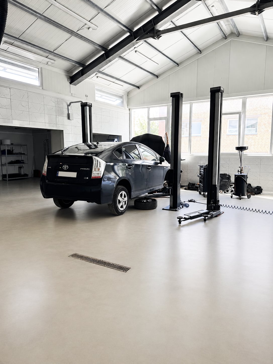 Autoserviso darbo erdvė su keltuvais Hot Deals Garage Žirmūnuose